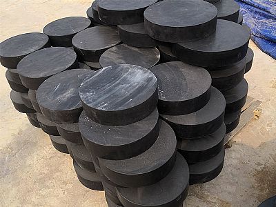 佳木斯板式橡胶支座由若干层橡胶片与薄钢板经加压硫化